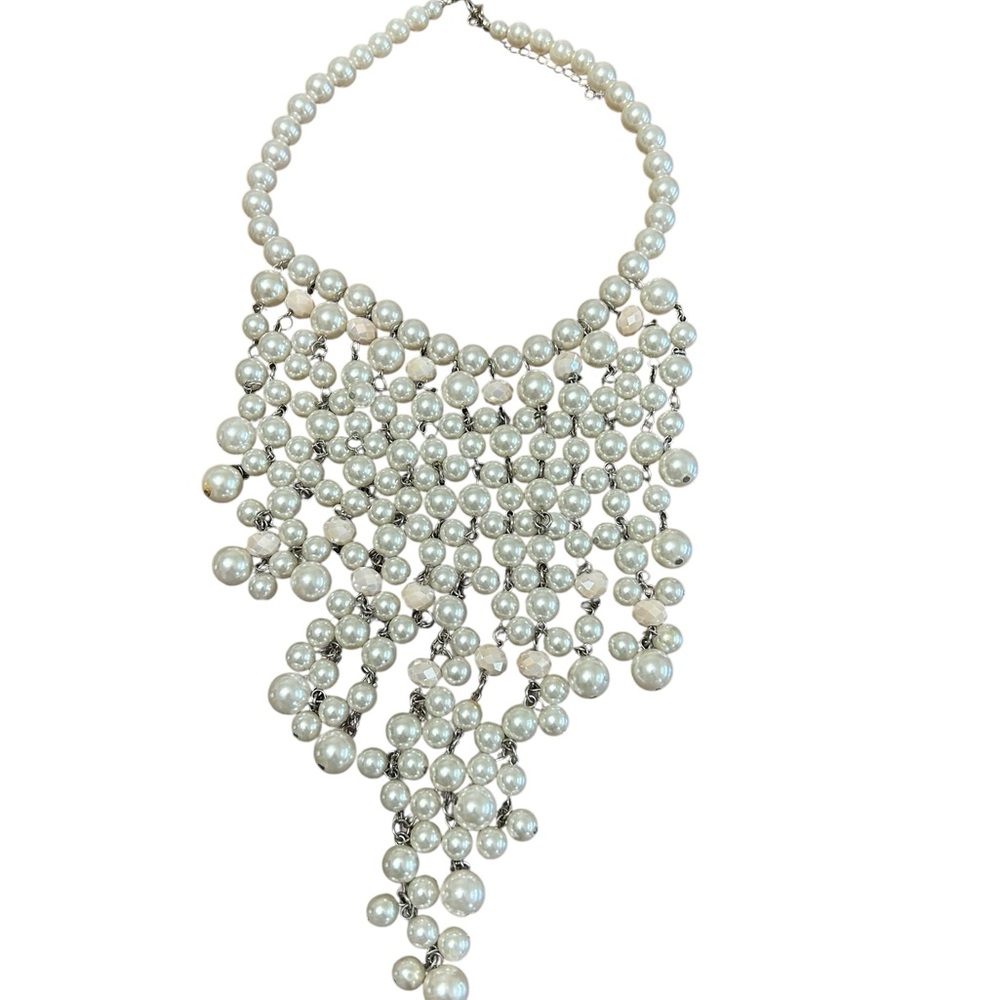 Chic Pearl Cascade bib Necklace